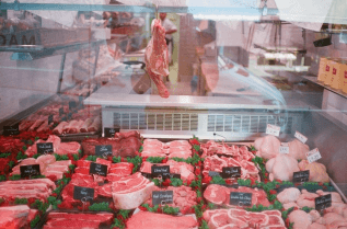 Cortes de carne no açougue